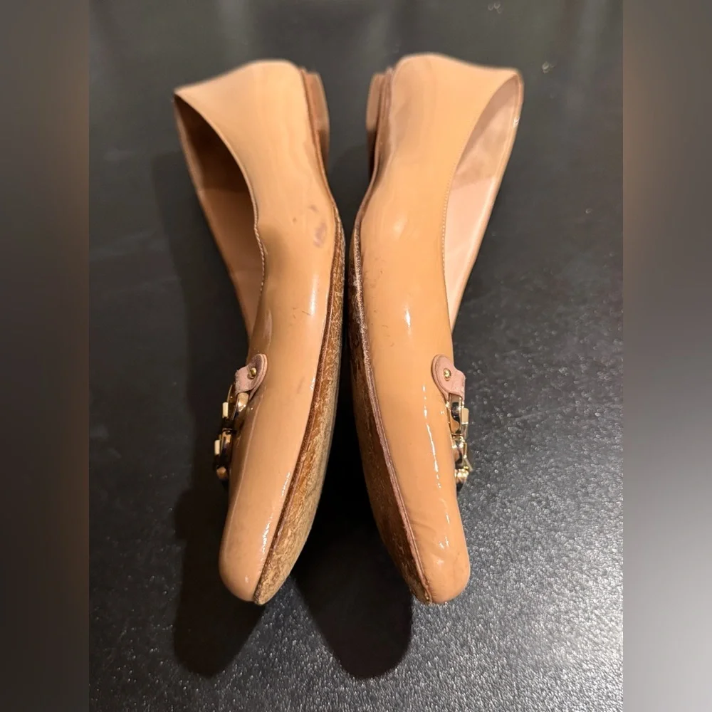 Kate Spade Tan Flats with Gold Chain Detail size 10
